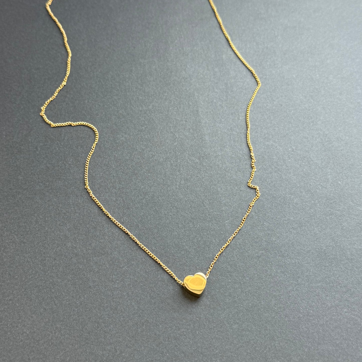 Minimal Heart Pendant Necklace
