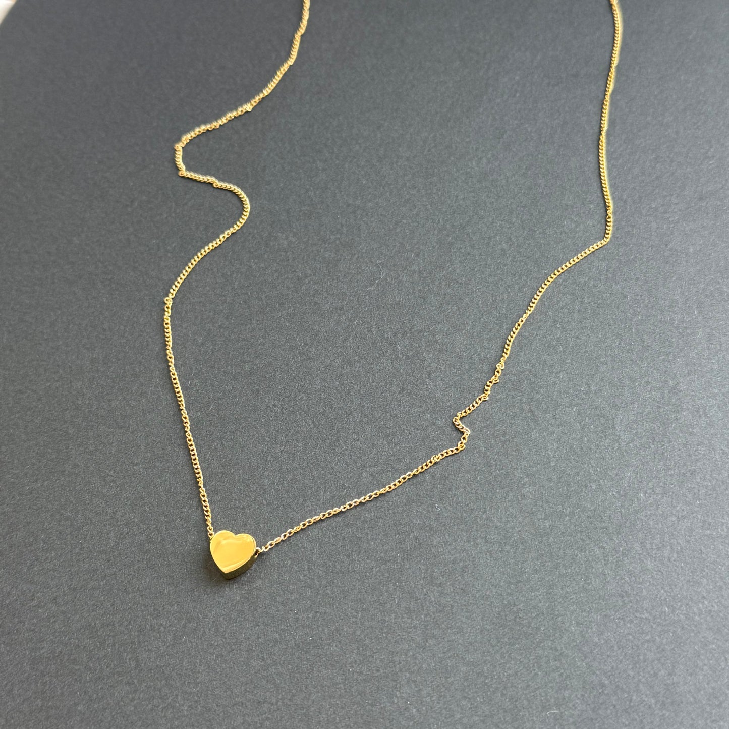Minimal Heart Pendant Necklace